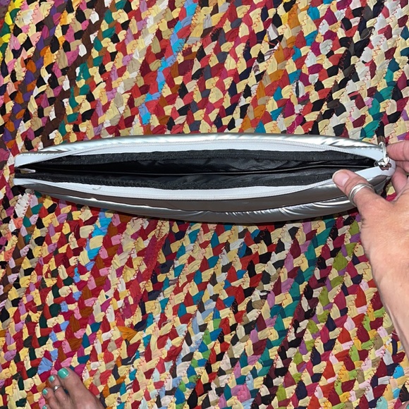 CARAA x ATHLETA Quilted SILVER Techie Tablet Device Travel Zip Pouch Case Clutch - Picture 3 of 7